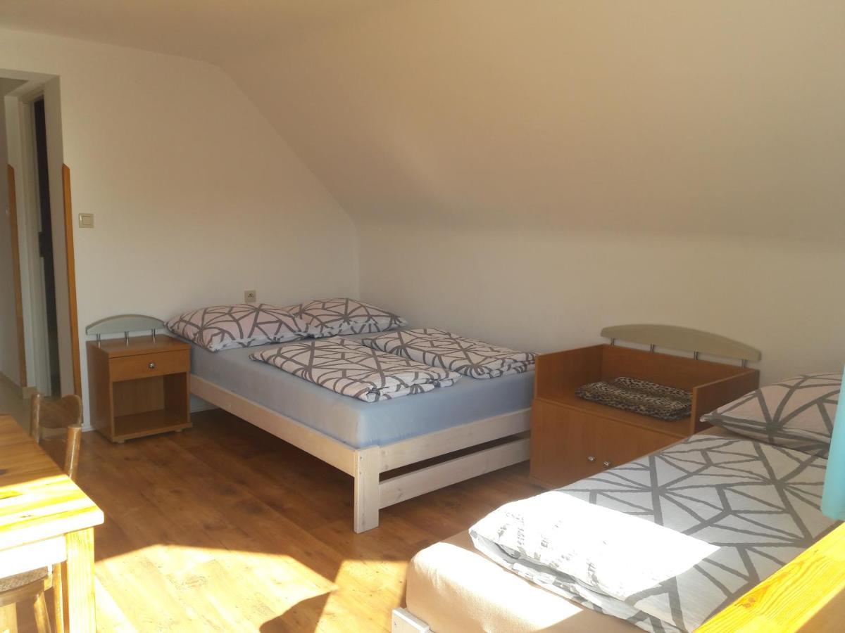 Agat Pokoje Goscinne Apartamenty โปเบียโรโว ภายนอก รูปภาพ