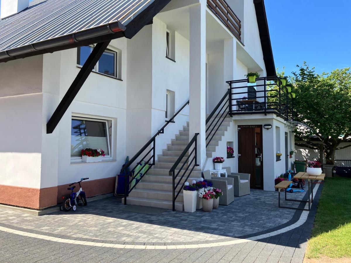Agat Pokoje Goscinne Apartamenty โปเบียโรโว ภายนอก รูปภาพ