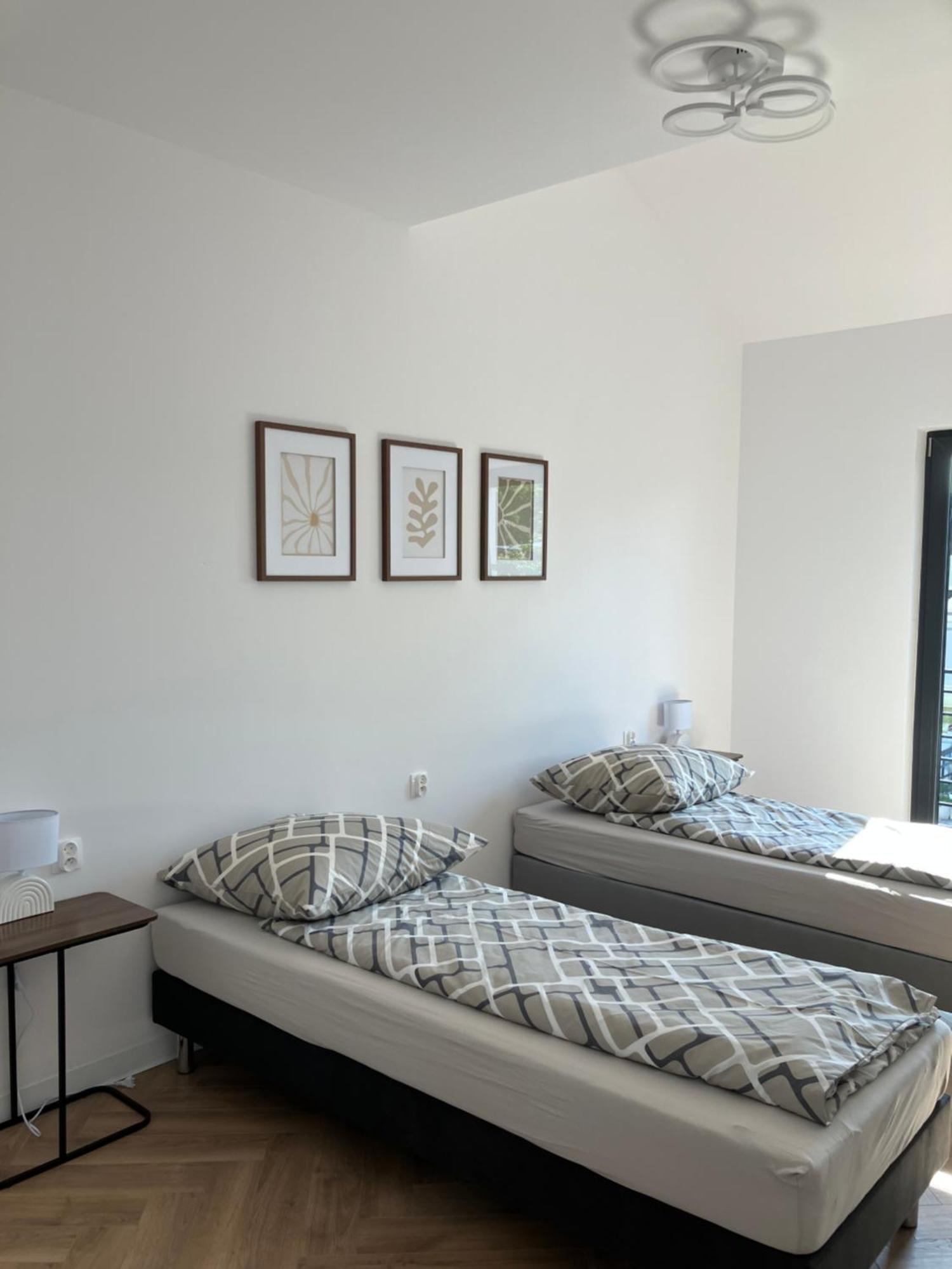 Agat Pokoje Goscinne Apartamenty โปเบียโรโว ภายนอก รูปภาพ